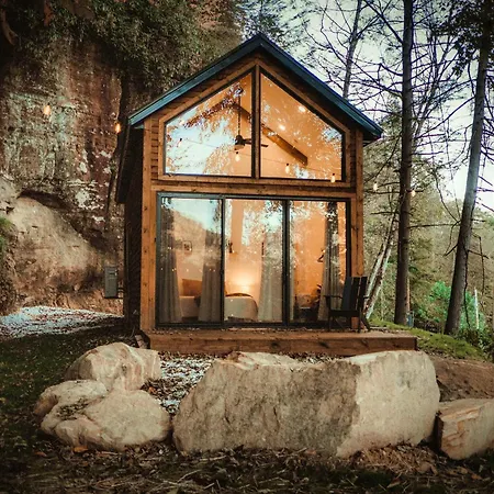 Tiny Cabin In Rrg - The Taoist